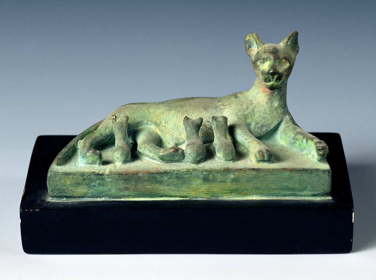 Katze mit ihren Kätzchen von Egyptian