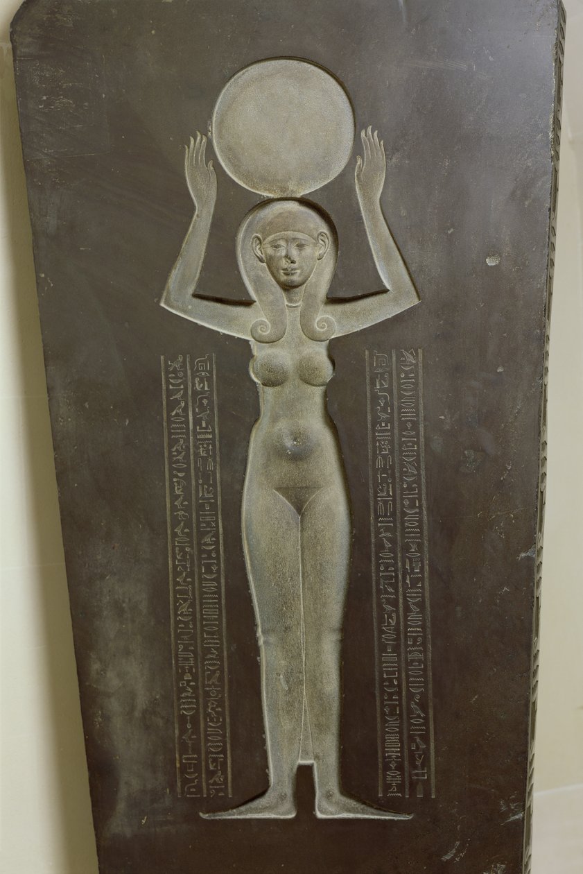 Die Göttin Nut erhebt die Sonne, von der Rückseite des Deckels des Djedhor-Sarkophags, ca. 378-341 v. Chr. von Egyptian