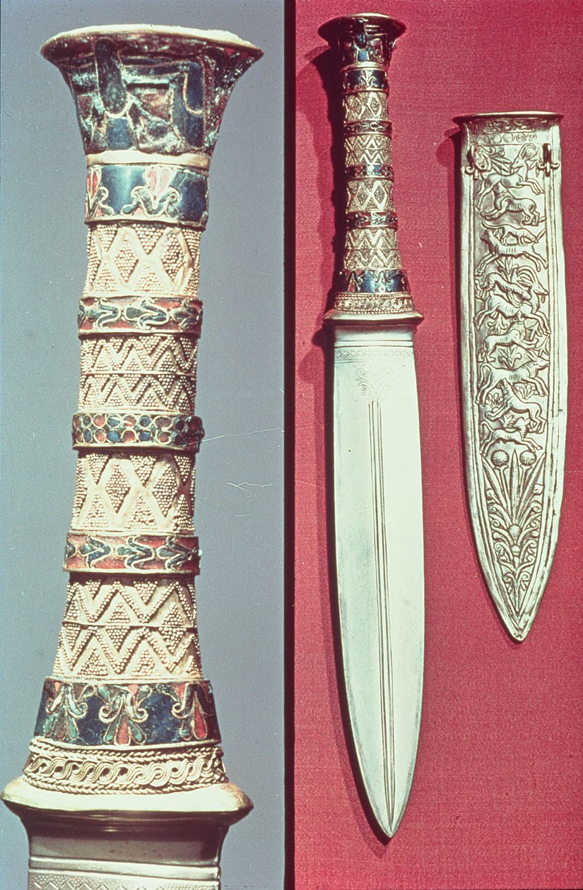 Goldener Dolch und Scheide, Schatz des Tutanchamun, ca. 1340 v. Chr. von Egyptian 18th Dynasty