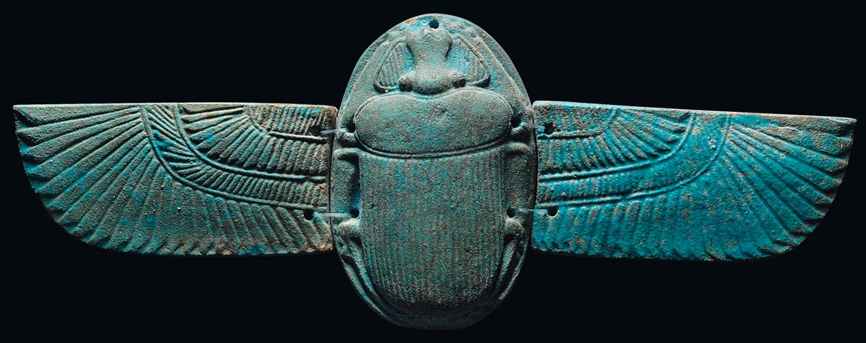 Ein ägyptischer Fayence-geflügelter Skarabäus, ca. 664-30 v. Chr. von Egyptian