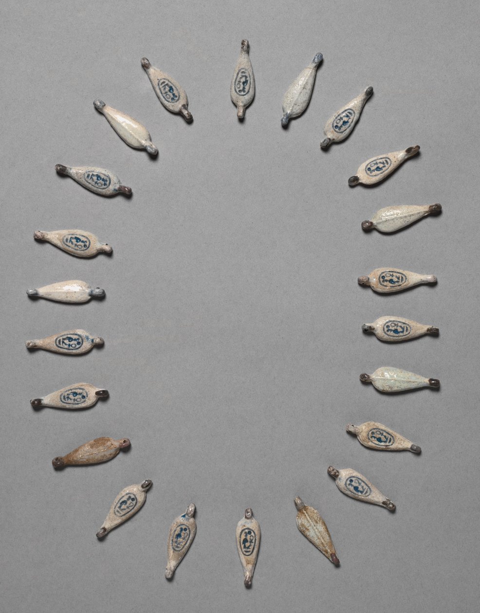 Blütenförmige Perlen, ca. 1391-1353 v. Chr. von Egyptian 18th Dynasty