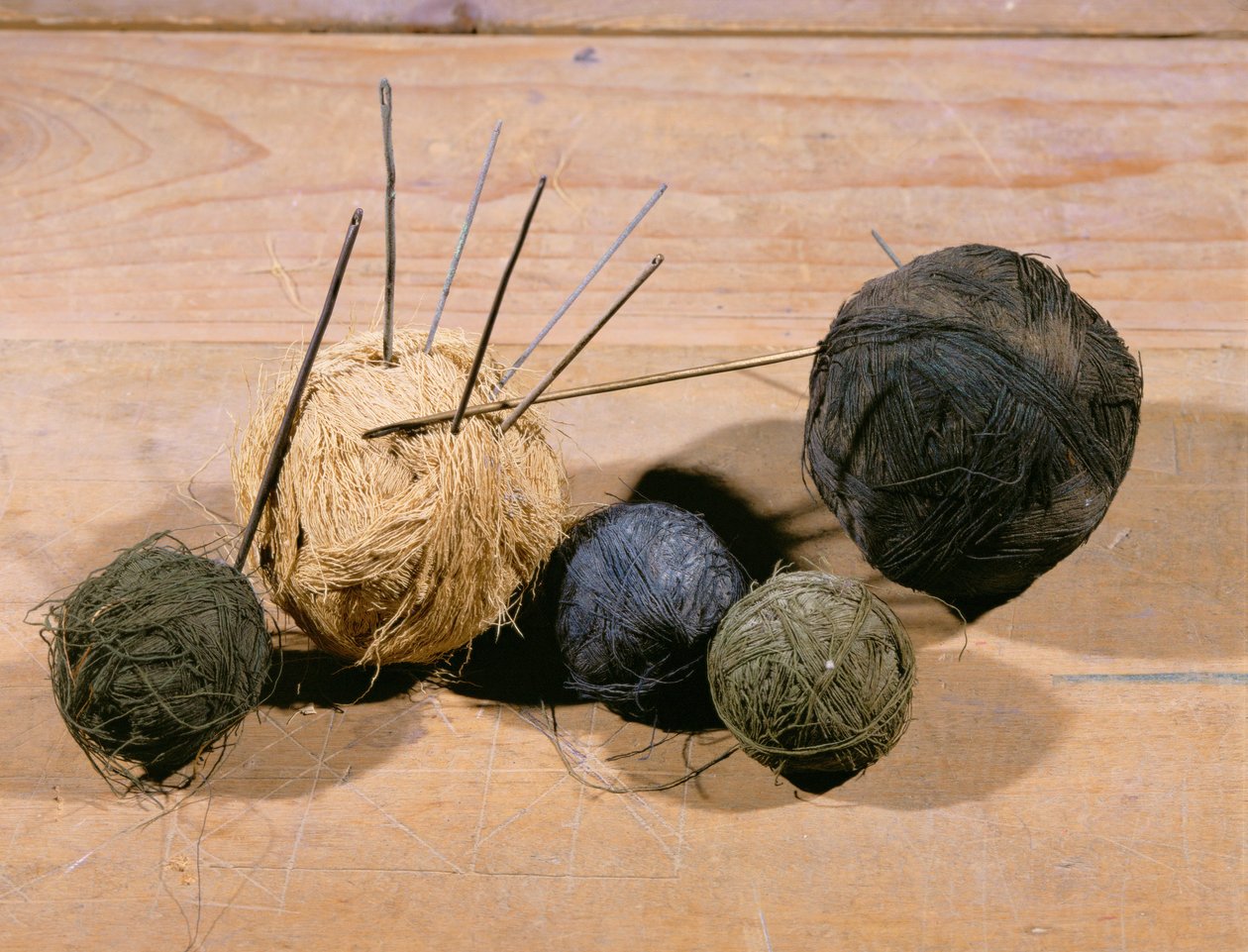Wollknäuel mit Stricknadeln ... von Egyptian 18th Dynasty