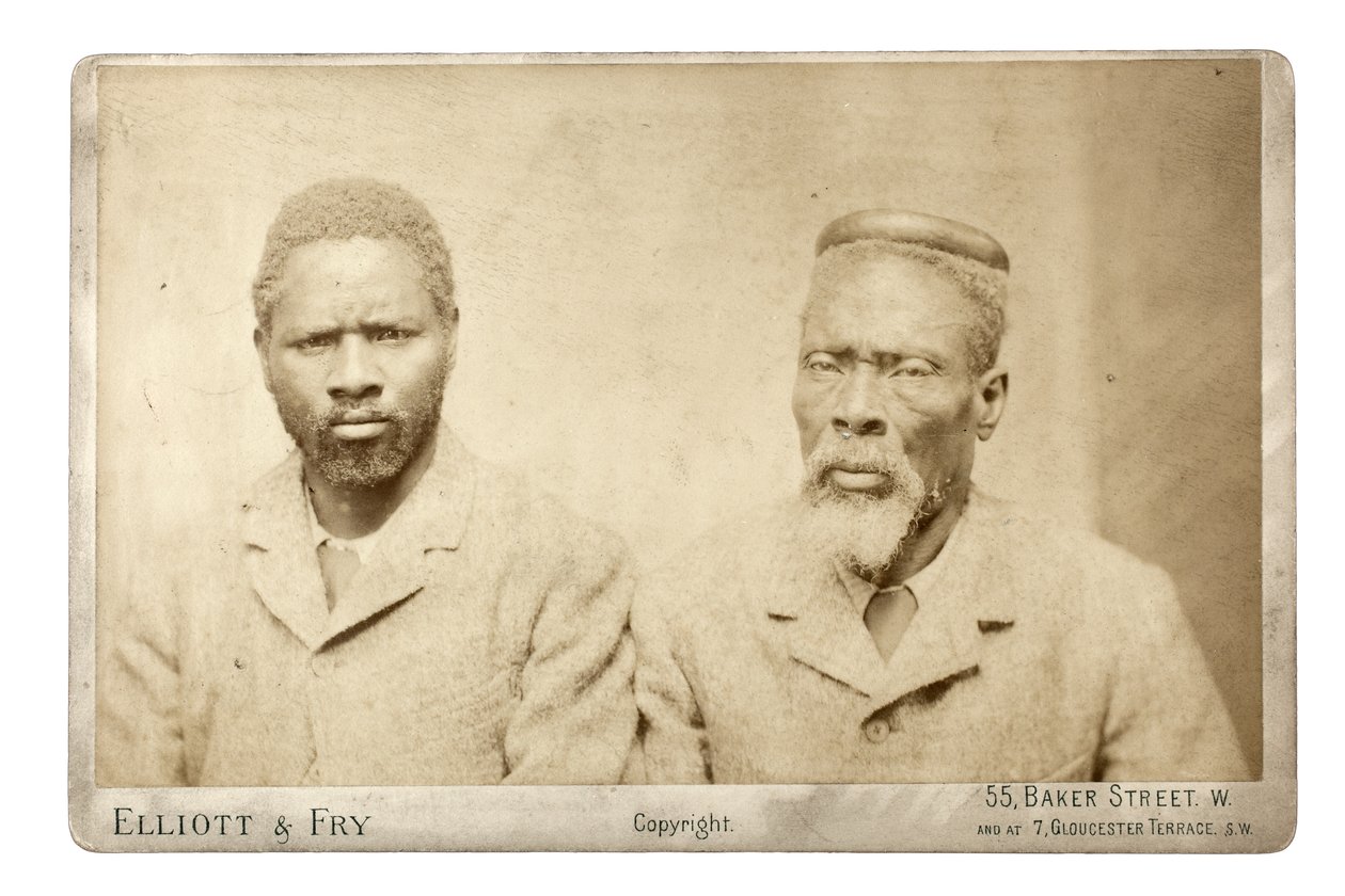 Zwei Zulu-Männer, London, ca. 1882 von Elliott und Fry Studio