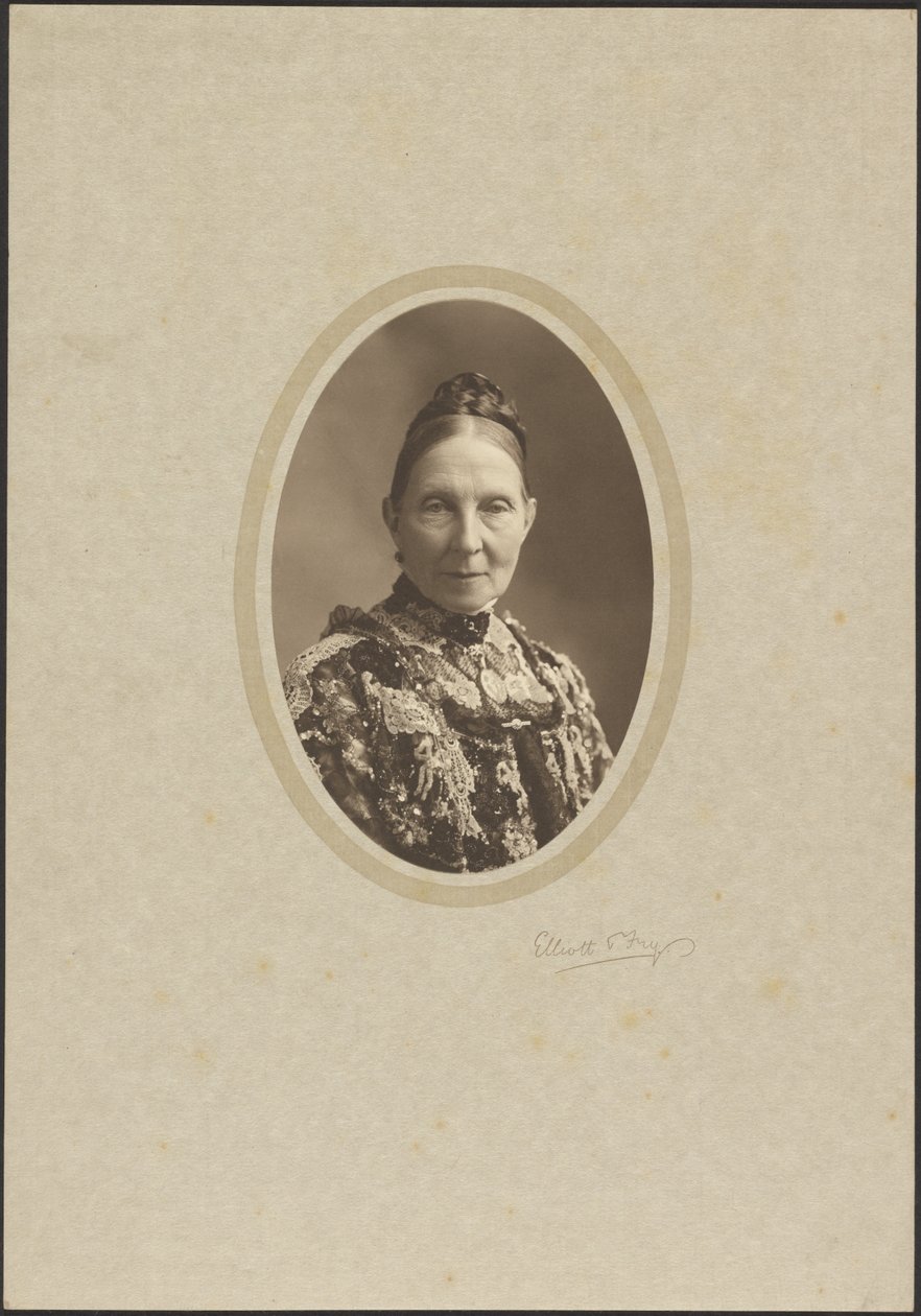 Frau Knowles von Elliott and Fry
