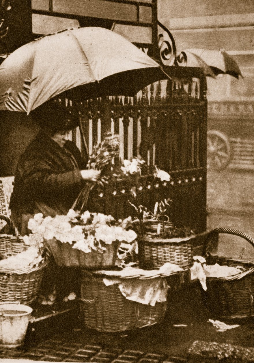 Eine Blumenverkäuferin am Piccadilly Circus von English Photographer