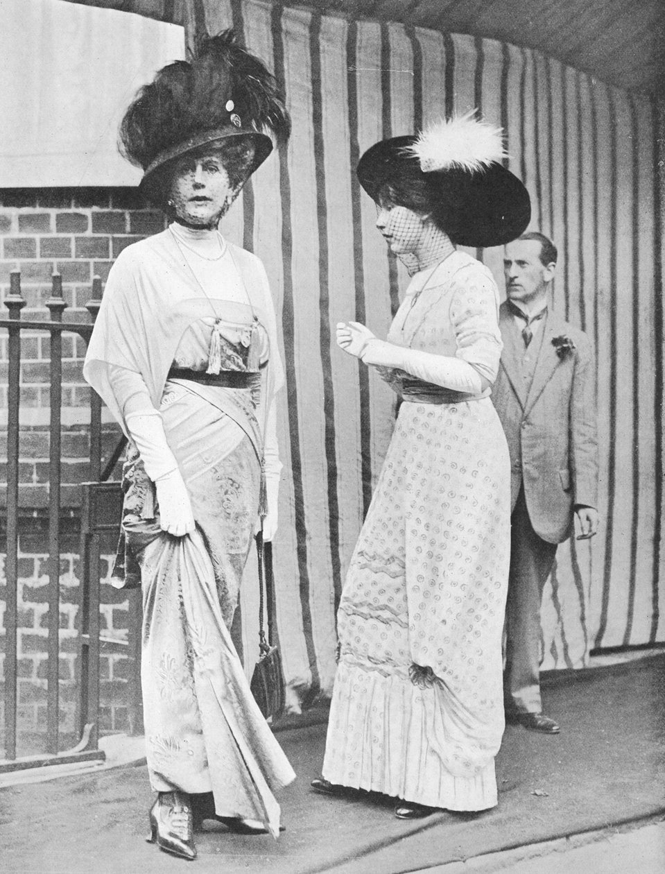 Alice Keppel und ihre Tochter Violet Trefusius, 1912 von English Photographer