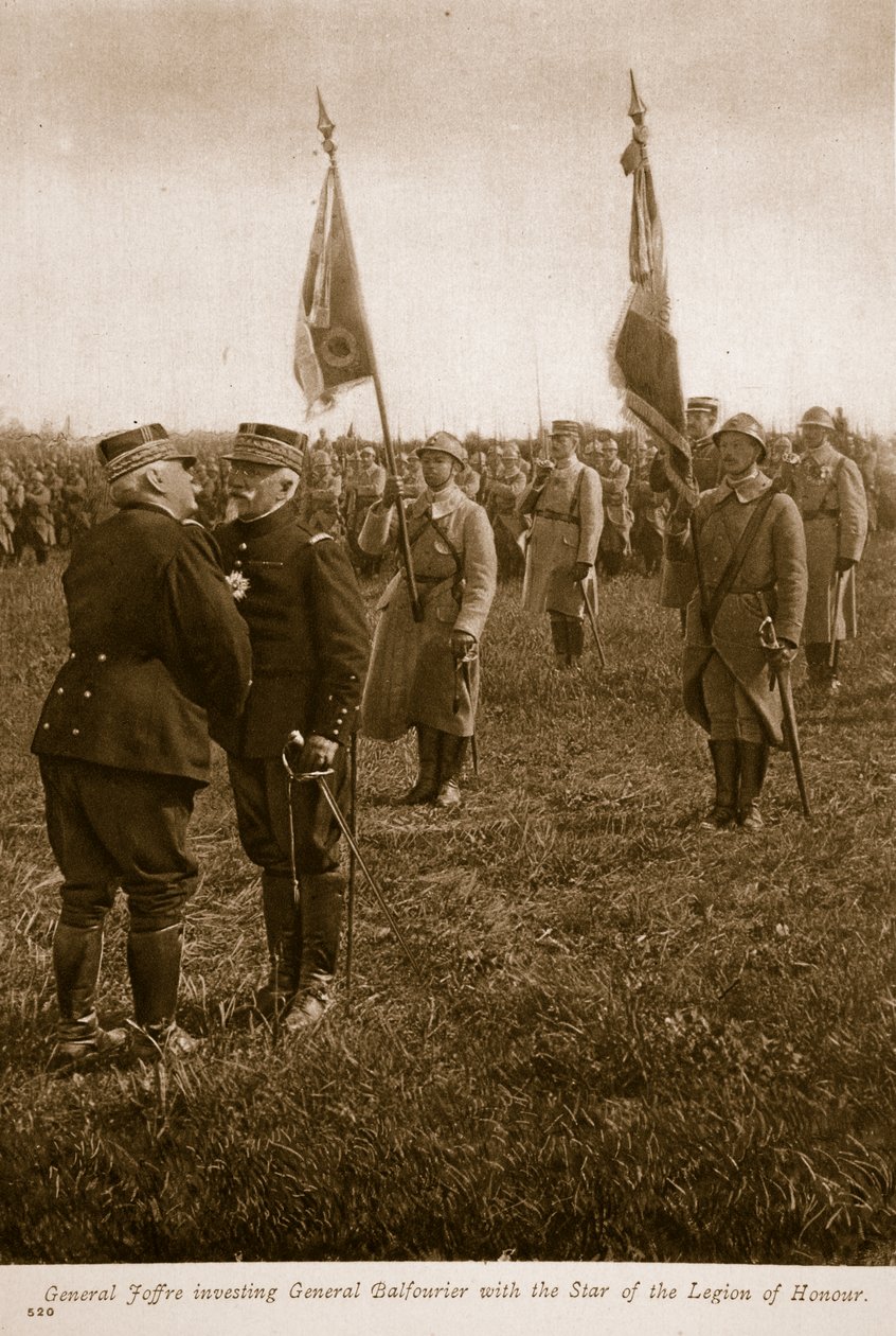 General Joffre verleiht General Balfourier den Stern der Ehrenlegion von English Photographer
