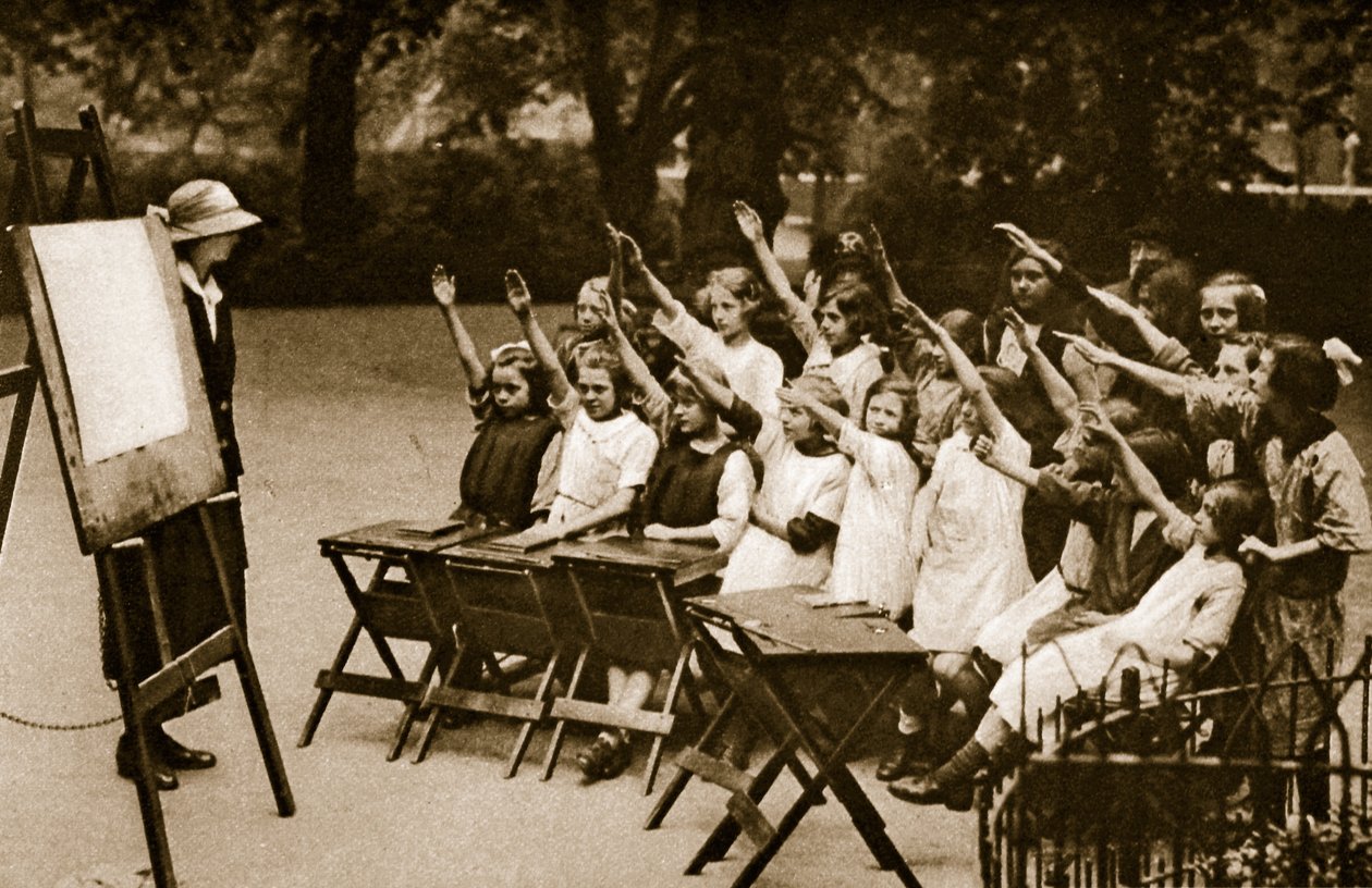 Unterricht im Freien in Lincolns Inn Fields von English Photographer