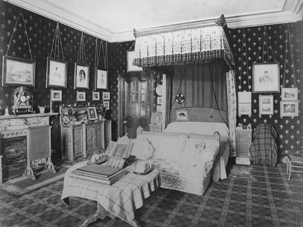Das Schlafzimmer der Königin, Balmoral Castle von English Photographer