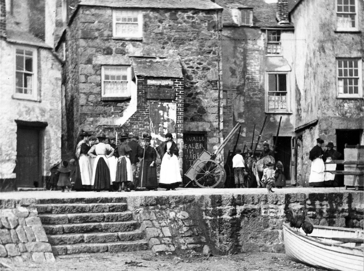 Frauen an der Meeresfront in St Ives, um 1890 von English Photographer