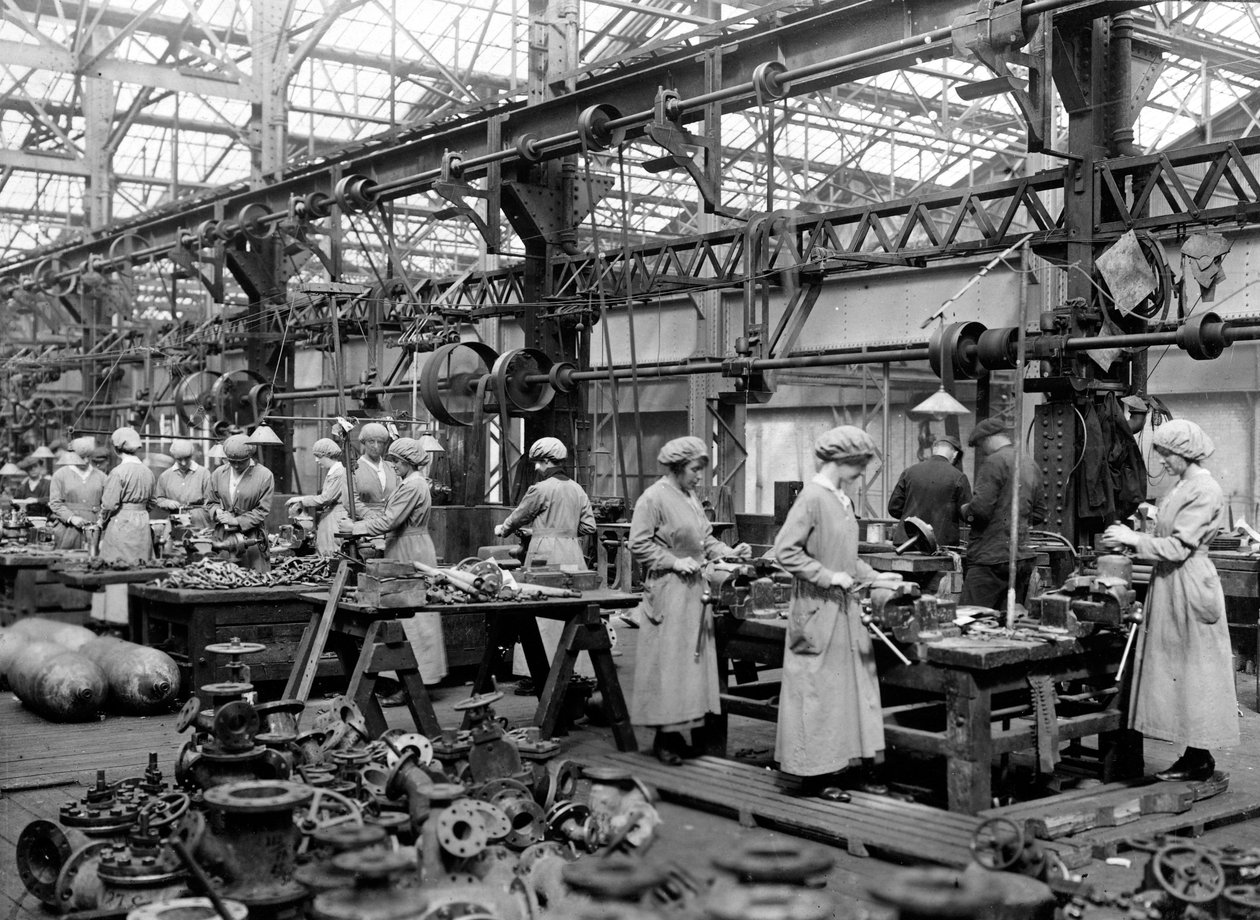 Frauen arbeiten in einer Fabrik von English Photographer