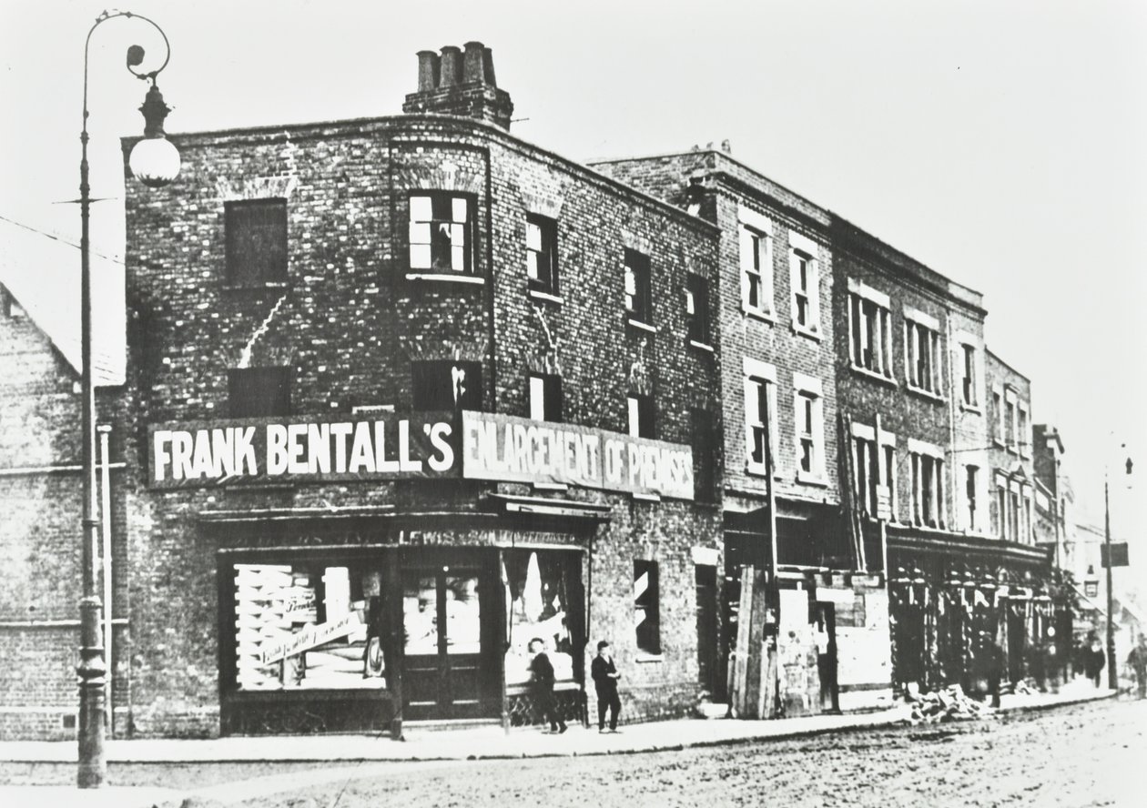 Bentalls, Clarence Street, Kingston: Gesamtansicht, 1890 von English Photographer