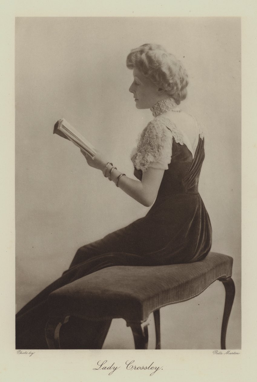 Lady Crossley (s/w Foto) von English Photographer