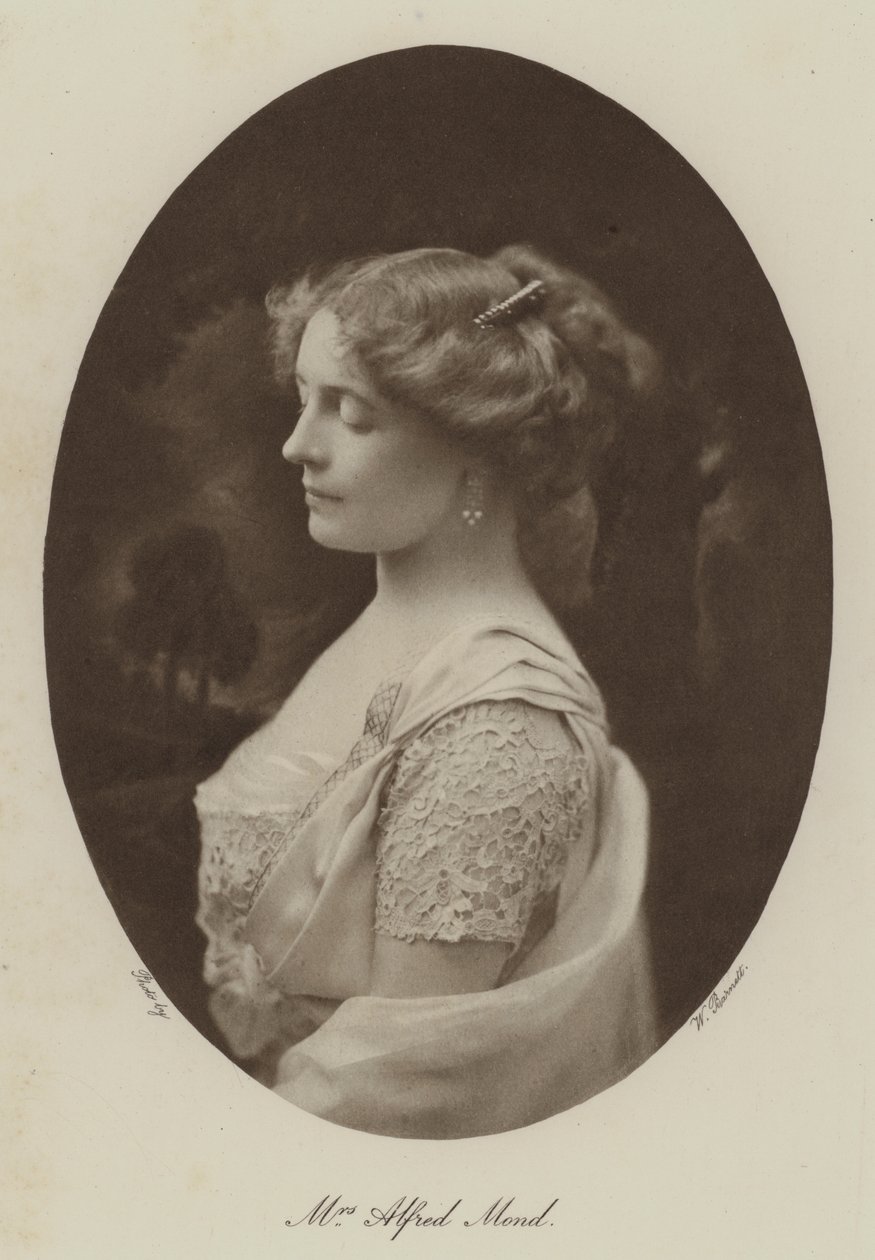 Mrs. Alfred Mond von English Photographer