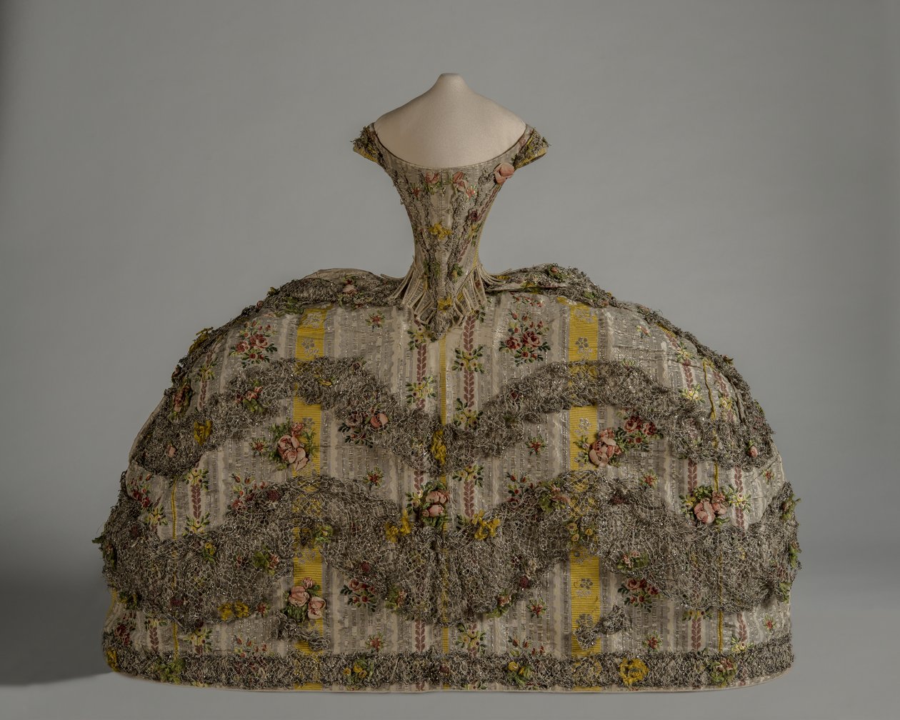 Modepuppe Mantua von English School