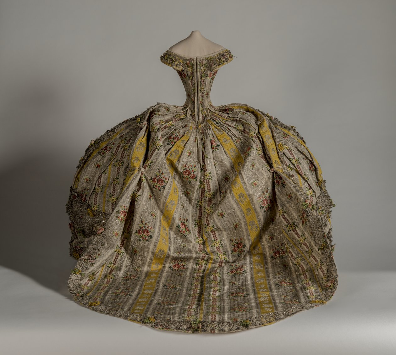 Modepuppe Mantua von English School