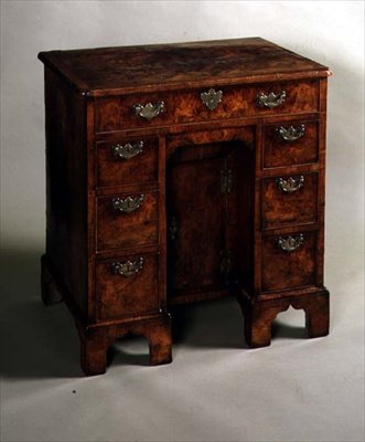Kniehoher Schreibtisch, um 1710 von English School