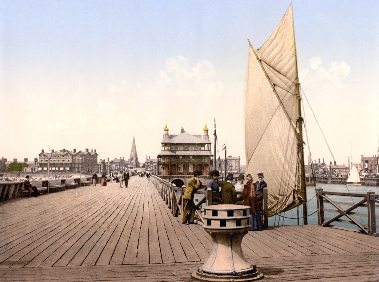 Pier Pavilion, Lowestoft von English School