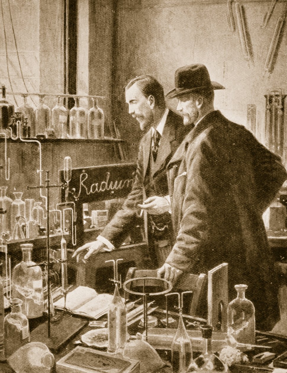 Pierre Curie unterhält sich mit Sir William Ramsay von English School