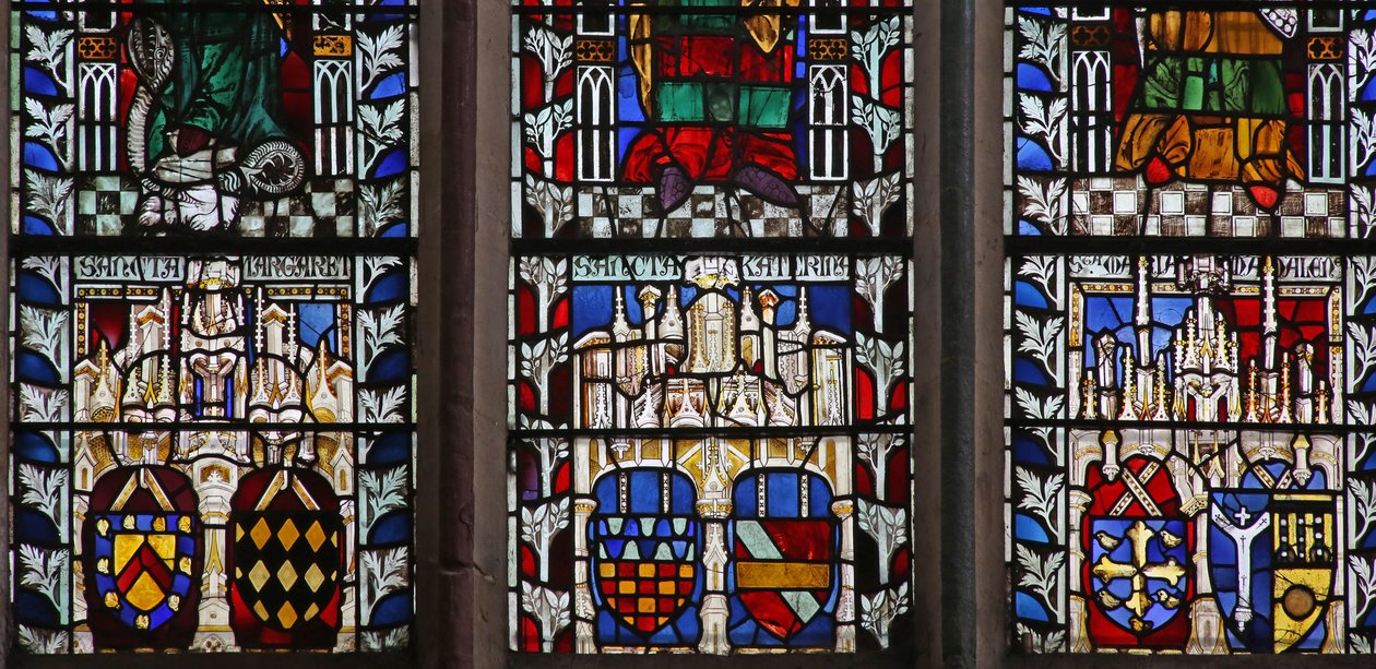 Fenster Ew, Wappenschilde von English School