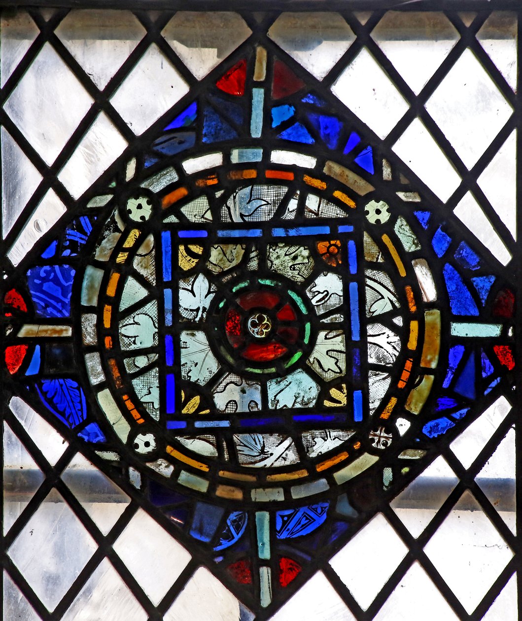 Fenster s4, neu gesetztes geometrisches Panel von English School