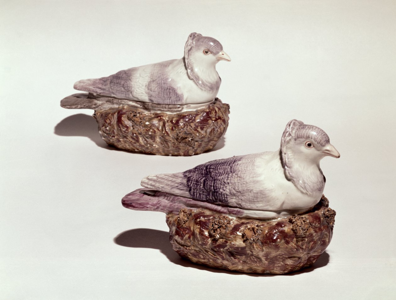 Paar Staffordshire Keramiktöpfe in Form von Tauben, ca. 1790 von Enoch Wood