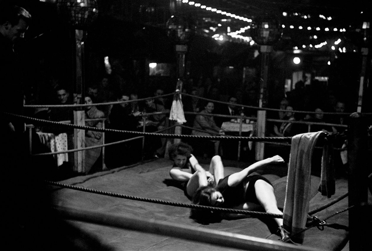 Frauen ringen in der "Jungmühle", Hamburg, Deutschland von Erich Lessing