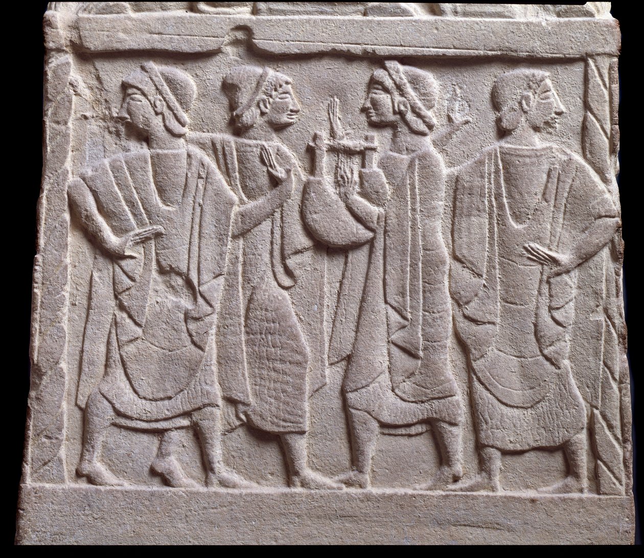 Tanzszene, Flachrelief aus Marmorgrabstein von Etruscan Etruscan