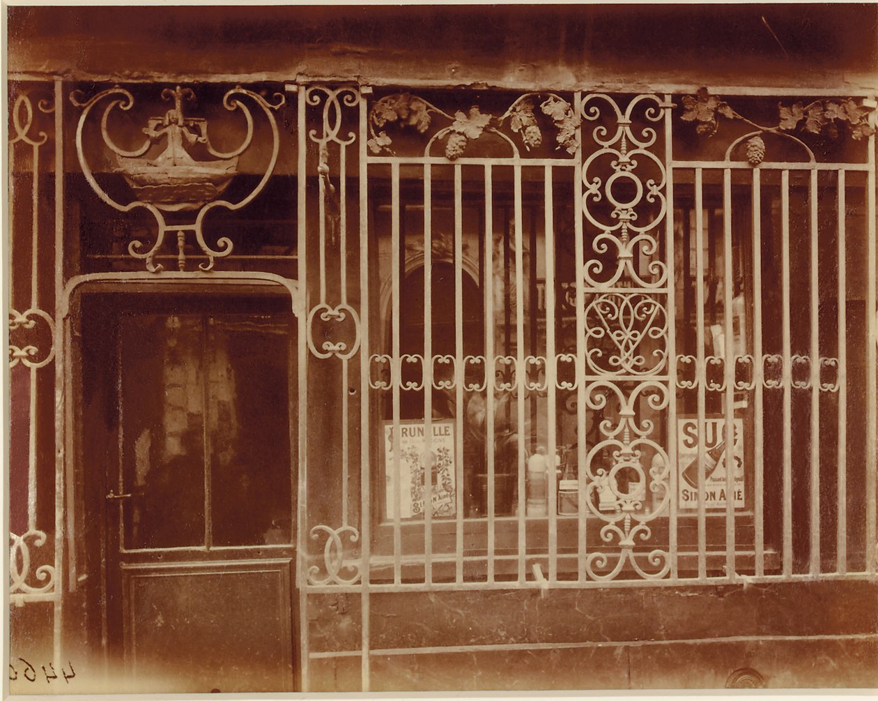 A La Grace de Dieu von Eugène Atget