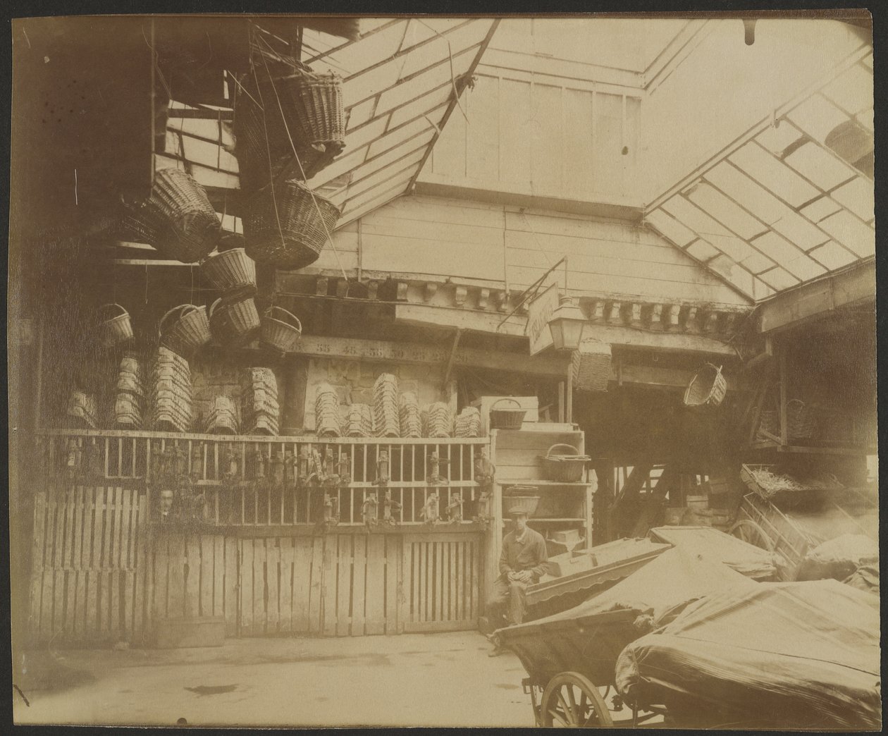 Hôtellerie du Heaume, 5 Rue Pirouette (1°) von Eugène Atget