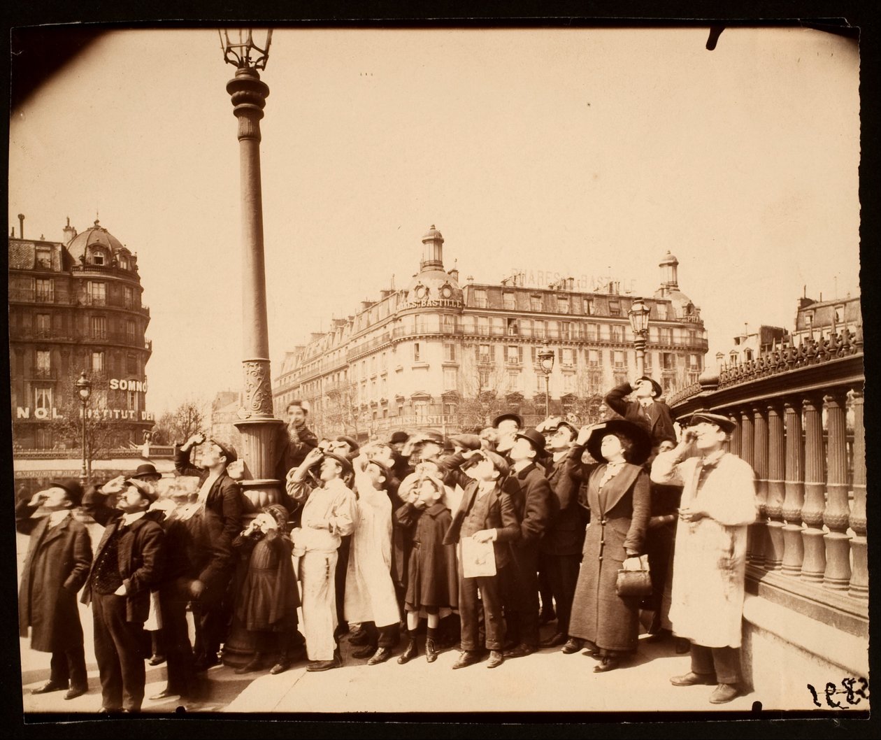 Die Sonnenfinsternis, April 1912 von Eugène Atget