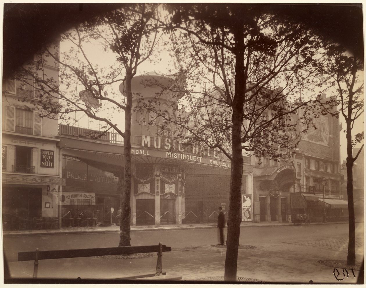 Das Moulin Rouge von Eugène Atget