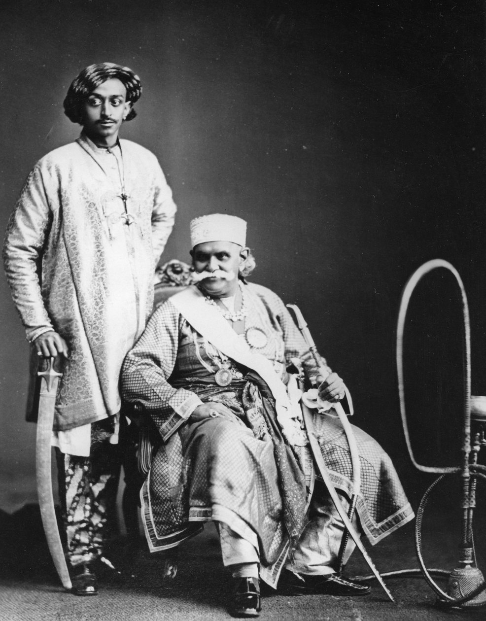 Der Maharadscha von Benares und sein Sohn, ca. 1870er von European Photographer