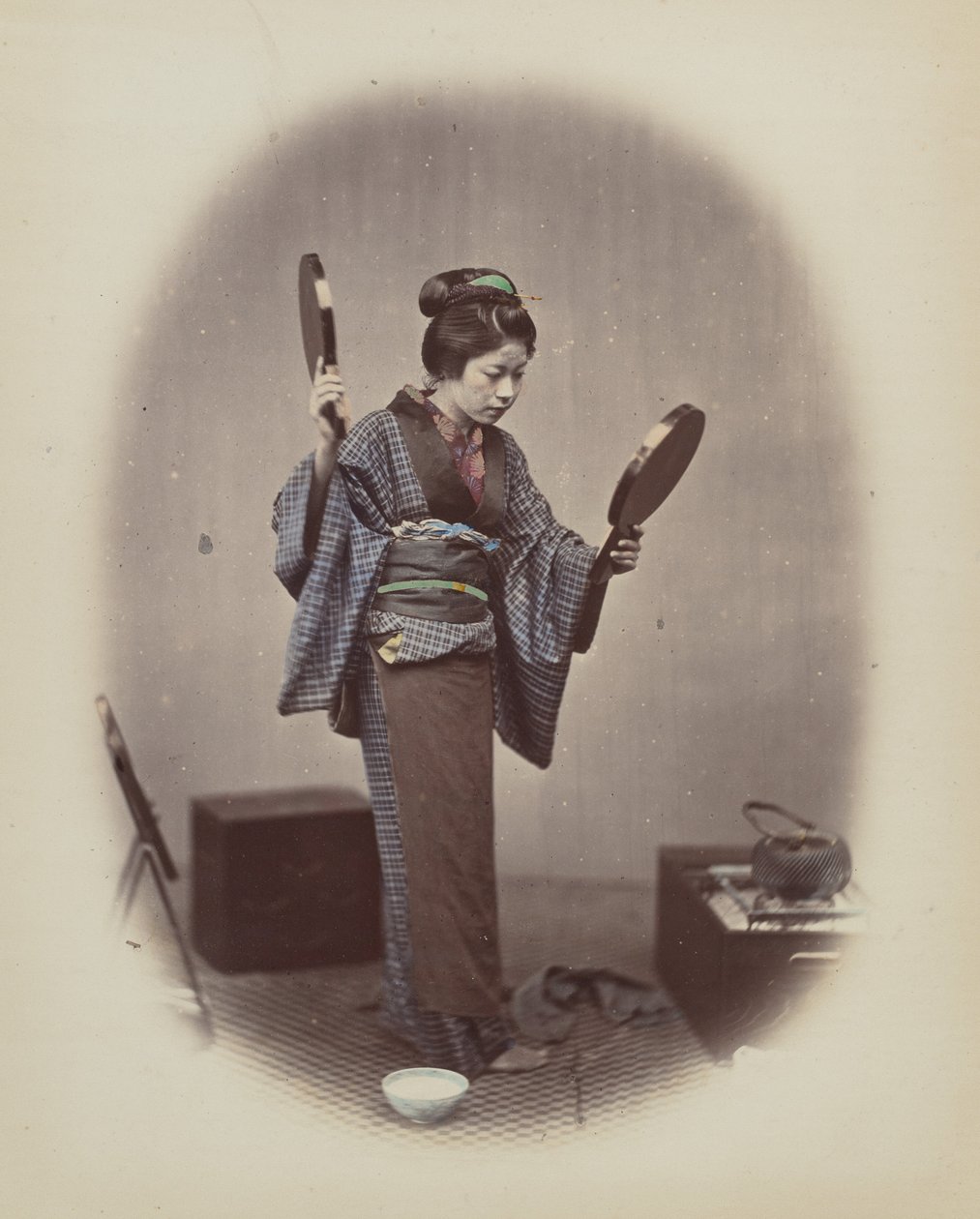 Bei ihrer Toilette von Felice Beato