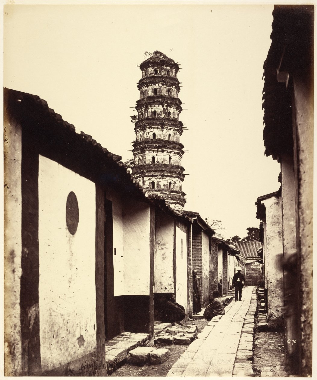 Neunstöckige Pagode und Tartarstraße, Kanton von Felice Beato