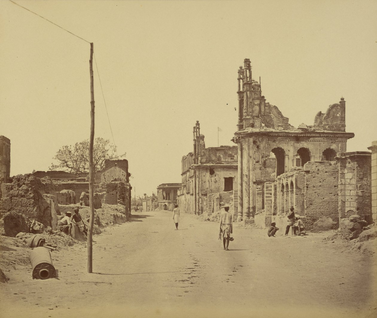Die Cawnpore-Straße, Lucknow von Felice Beato