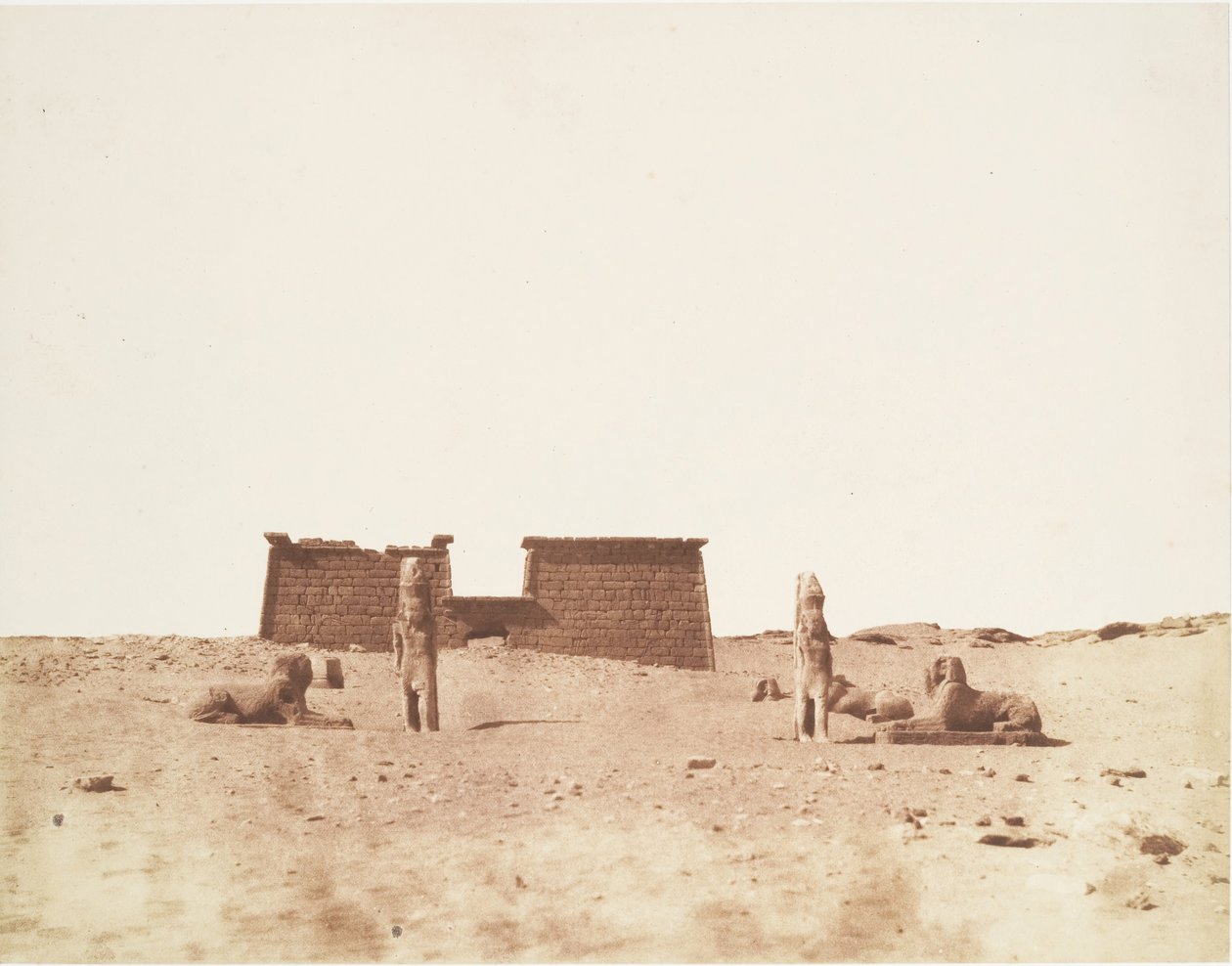 Sébôuah, Gesamtansicht des Tempels, veröffentlicht 1851 von Félix Teynard