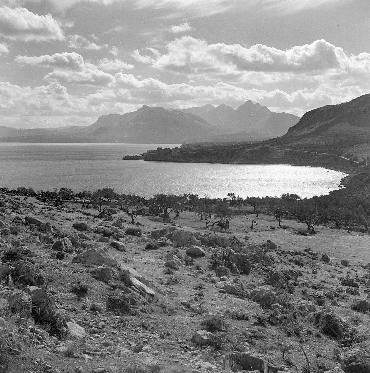 Küstenlandschaft Siziliens von Fosco Maraini
