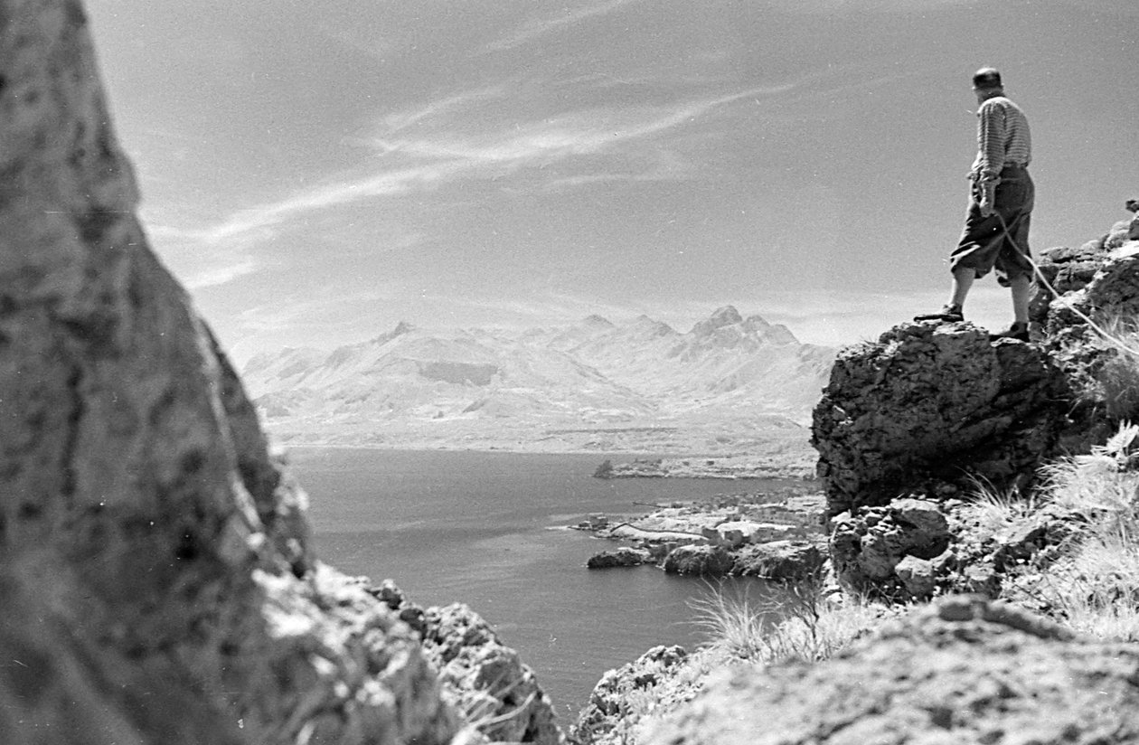 Blick von Capo Zafferano von Fosco Maraini