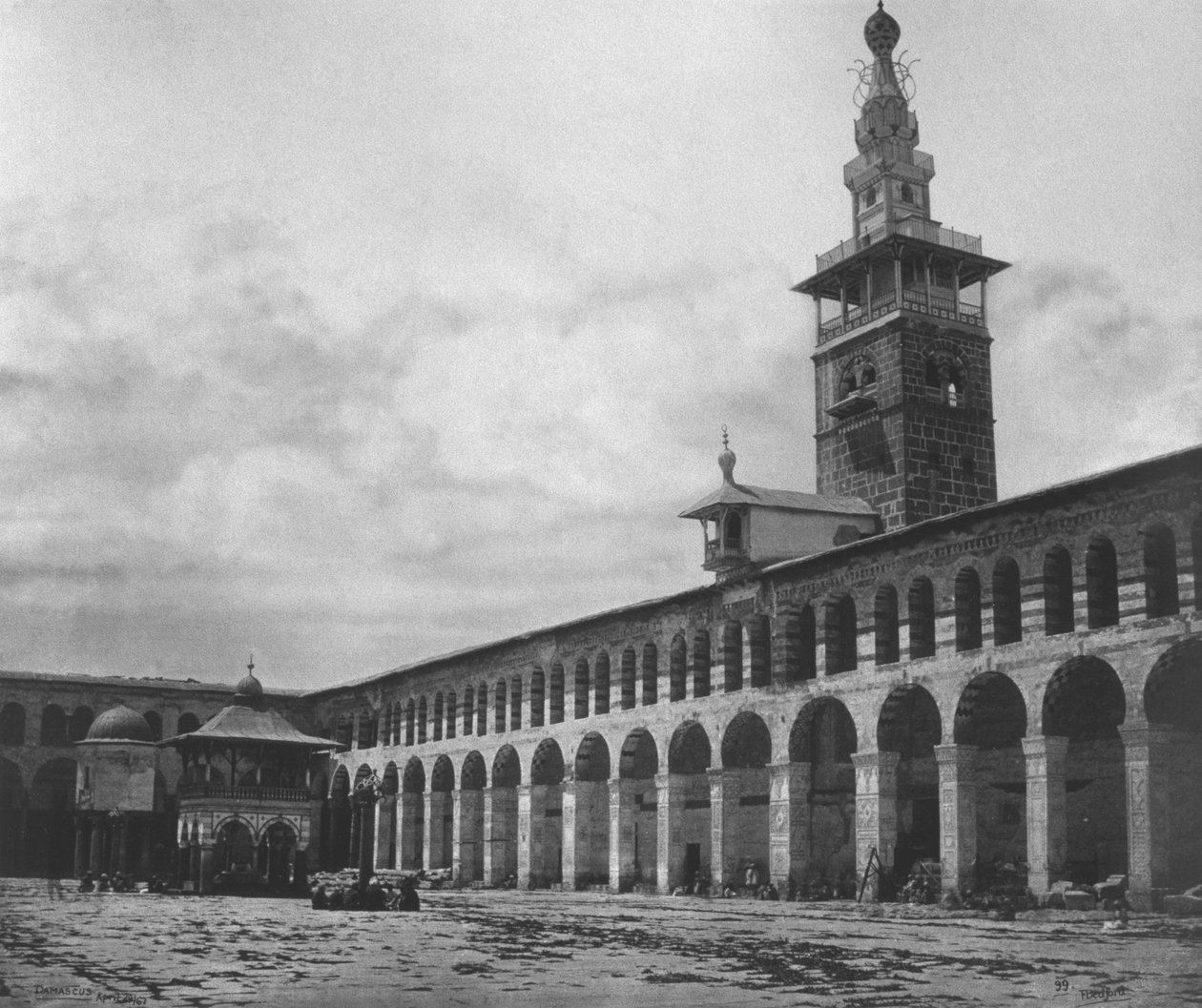 Außenansicht der Umayyaden-Moschee, Damaskus, Syrien (1862) von Francis Bedford
