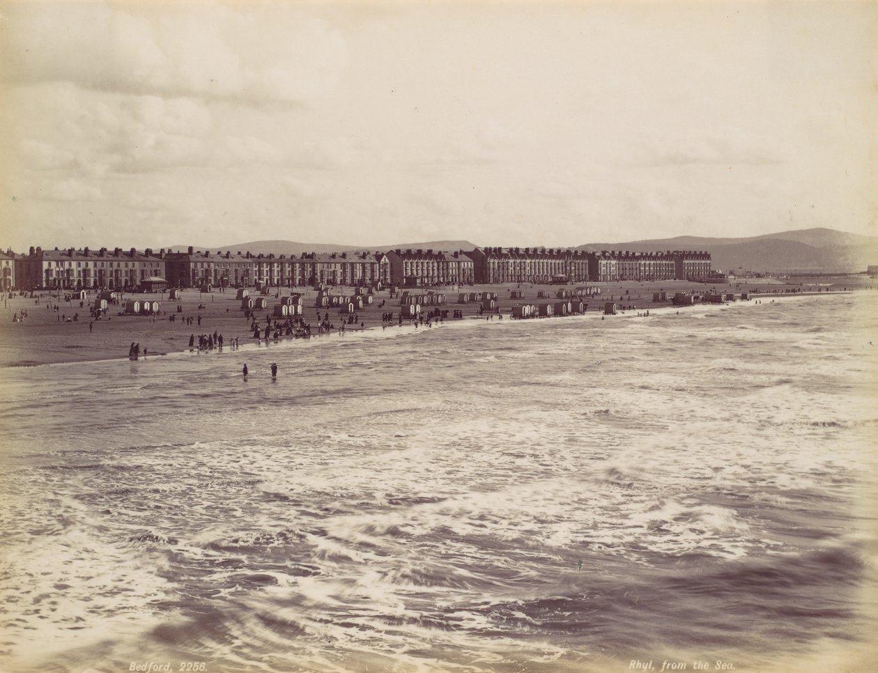 Rhyl, vom Meer aus, 1870er von Francis Bedford