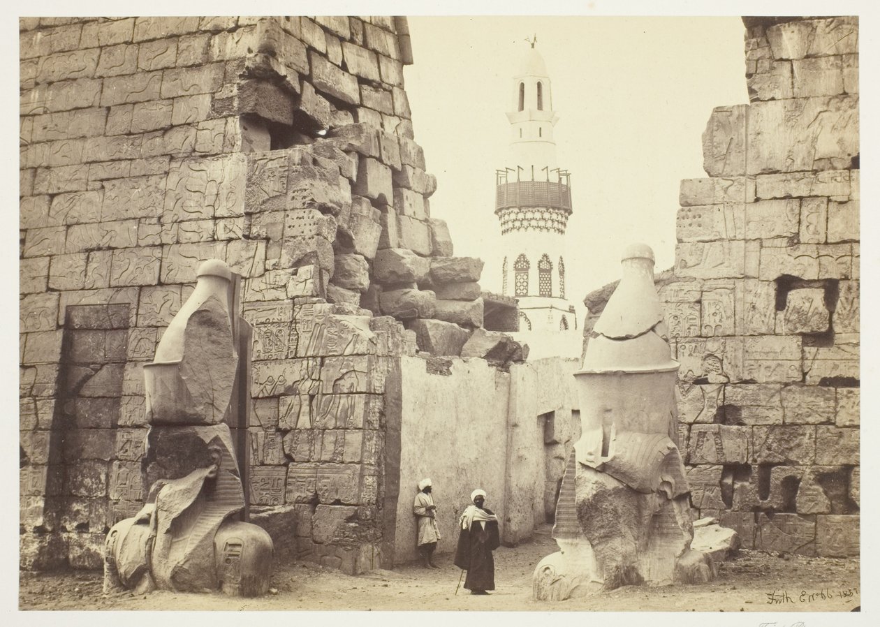 Eingang zum Großen Tempel, Luxor von Francis Frith