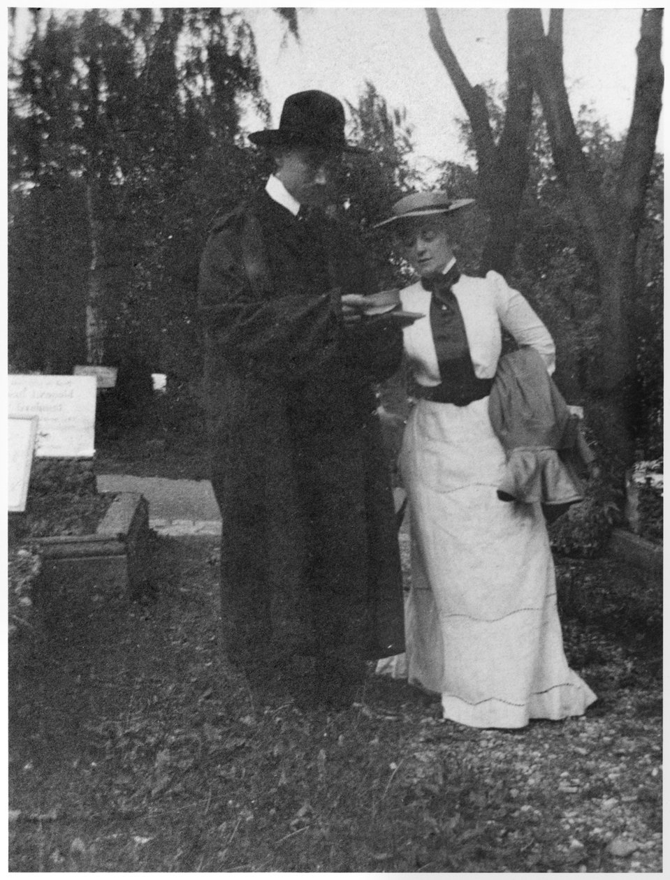 André Gide und Maria van Rysselberghe, Weimar, Deutschland, 1903 von French Photographer