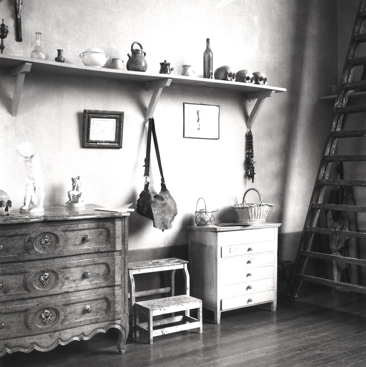 Innenansicht von Cezannes Atelier in Aix-en-Provence, um 1900-02 von French Photographer