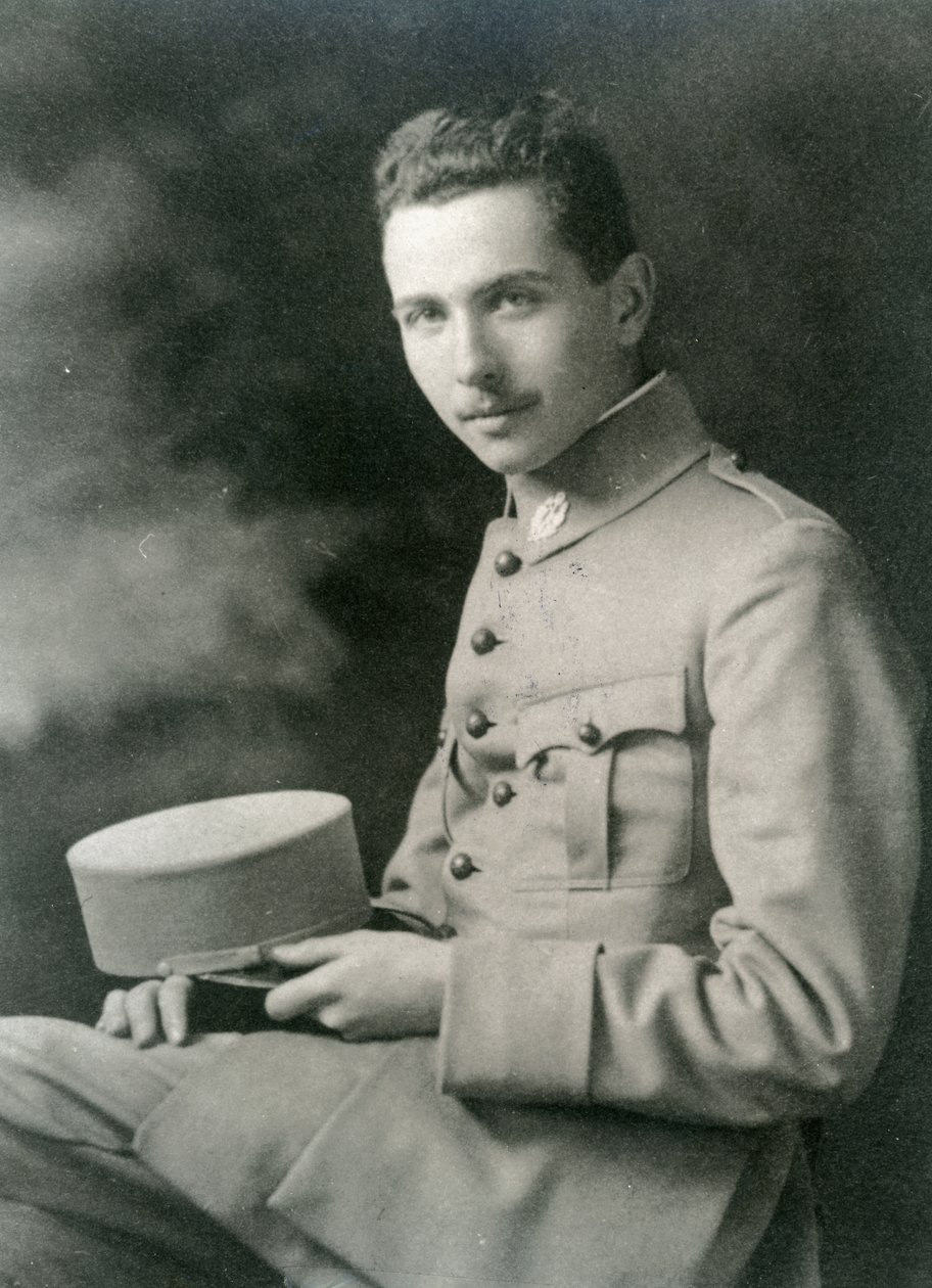 Louis Aragon (1897-1982) in Uniform von French Photographer