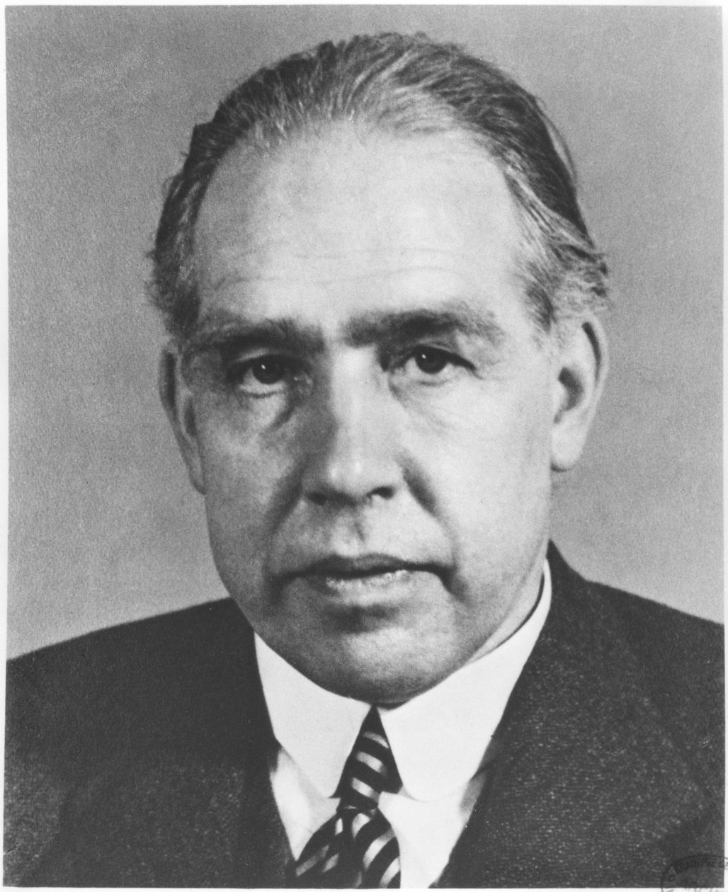 Niels Bohr (1885-1962) um 1922 von French Photographer