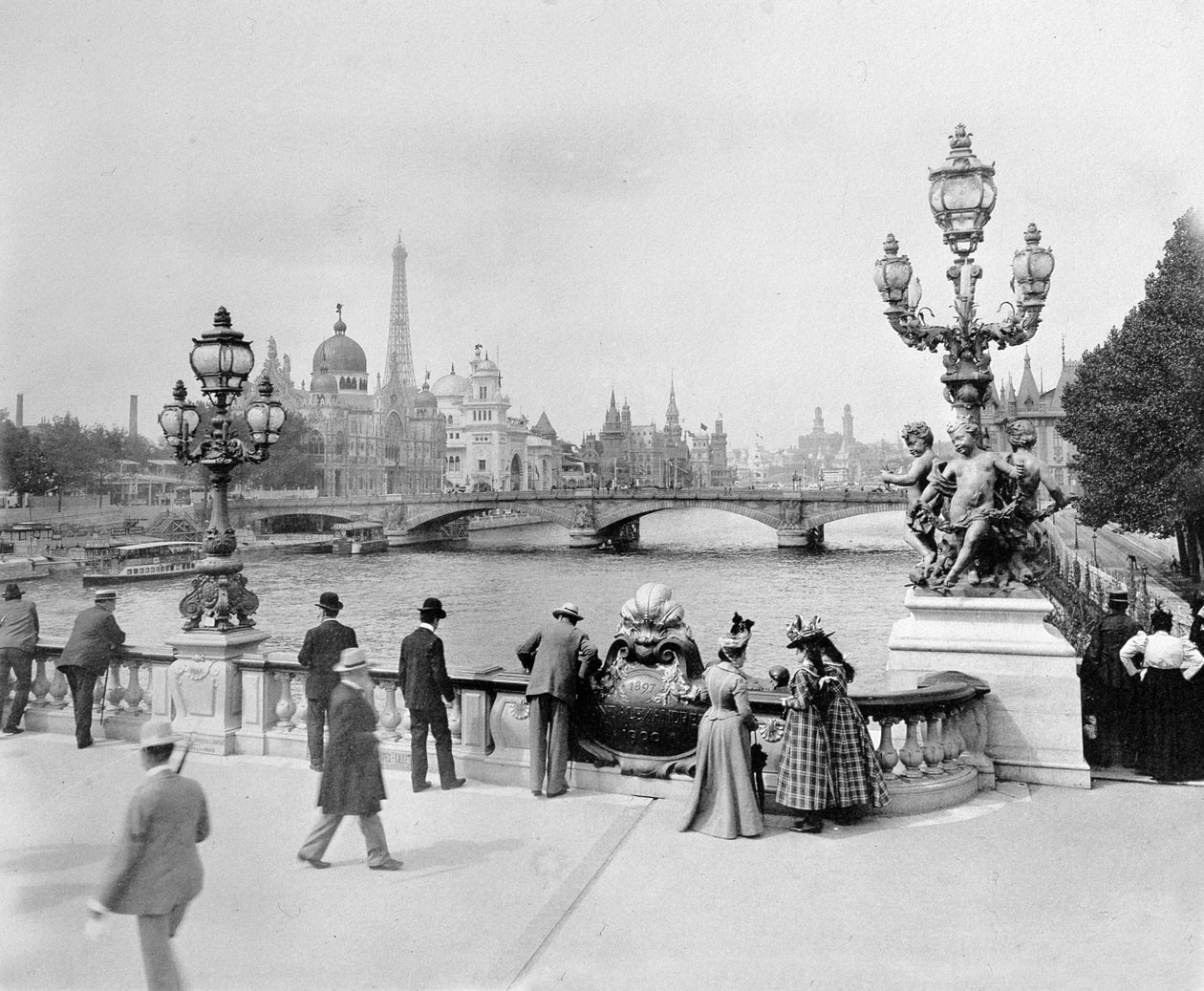 Pont Alexandre III - Weltausstellung in Paris 1900 von French Photographer