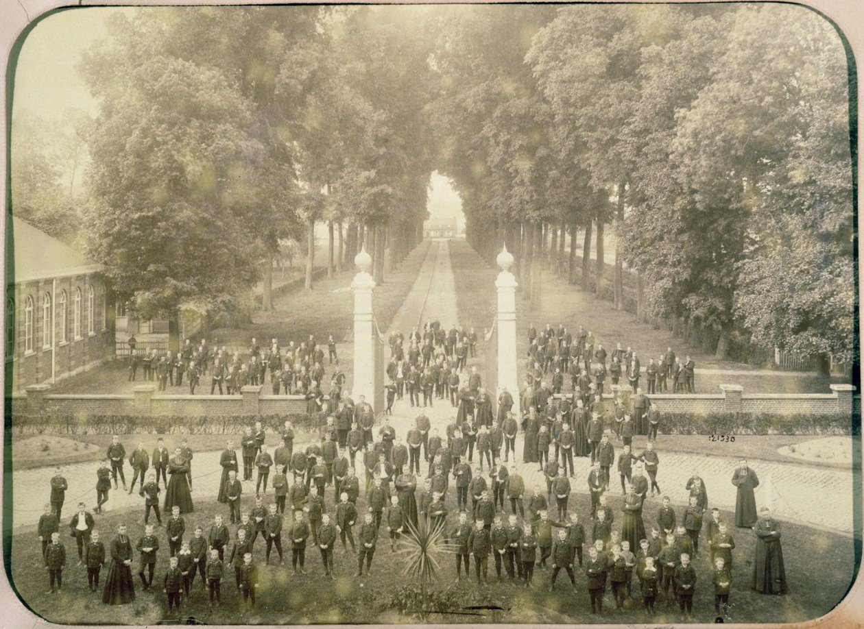 Schüler und Mitarbeiter der Institution Libre de Marcq en Baroeuil von French Photographer