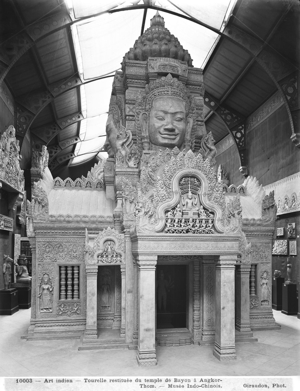 Rekonstruierter Turm, Tempel von Bayon in Angkor Thom, ca. 1912 von French Photographer