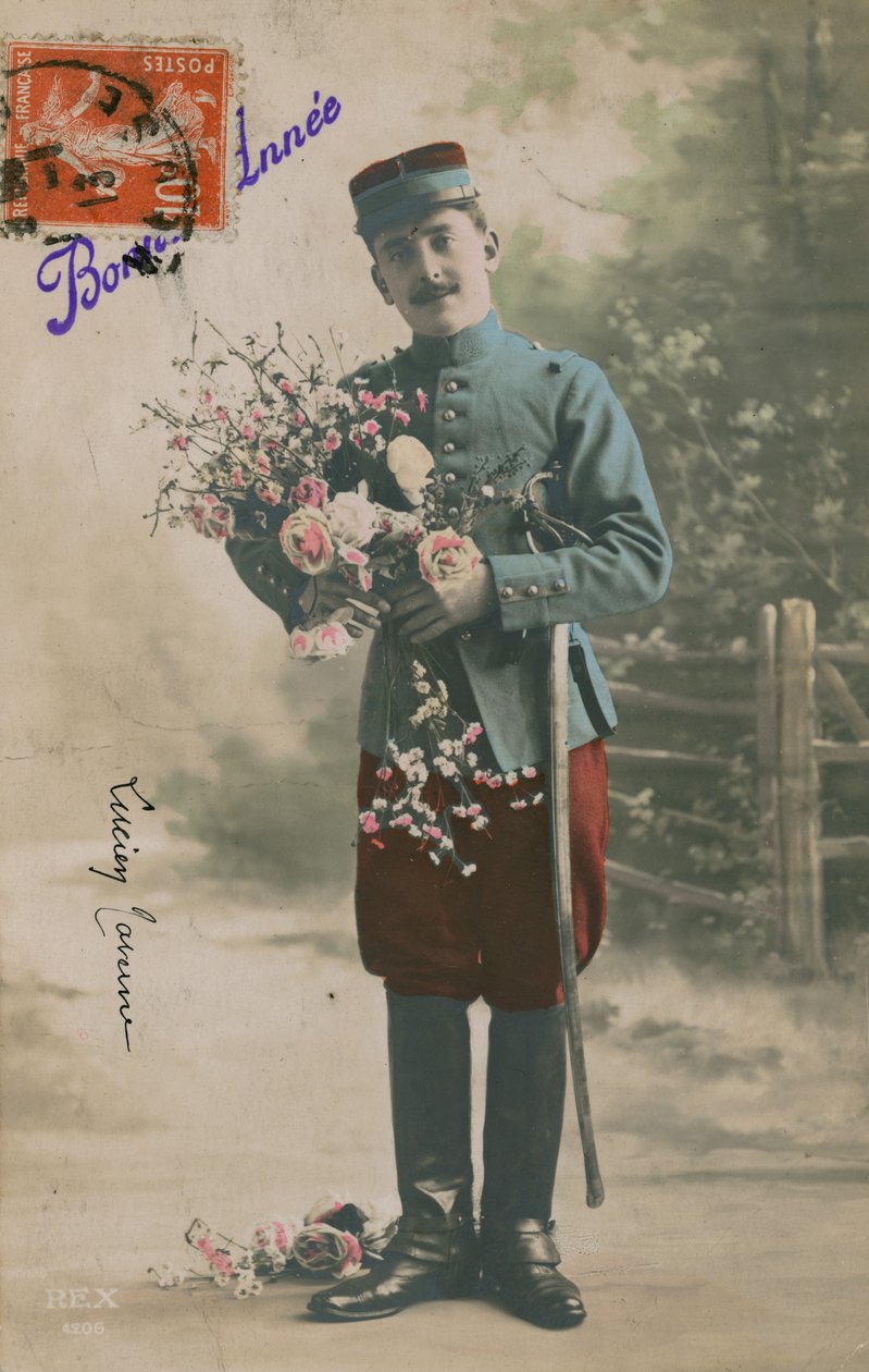 Soldat mit einem Blumenstrauß, Neujahrskarte 1913 von French Photographer